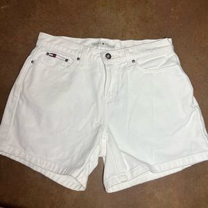 TOMMY HILFIGER • “boyfriend” style jean shorts•size 4•white•in new condition